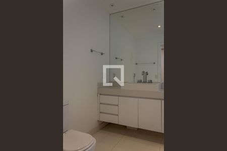 Apartamento à venda com 237m², 4 quartos e 4 vagasBanheiro da Suíte 1