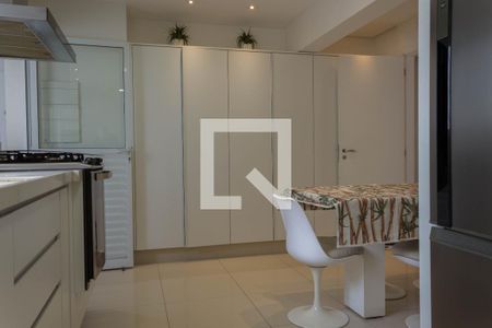 Apartamento à venda com 237m², 4 quartos e 4 vagasCozinha