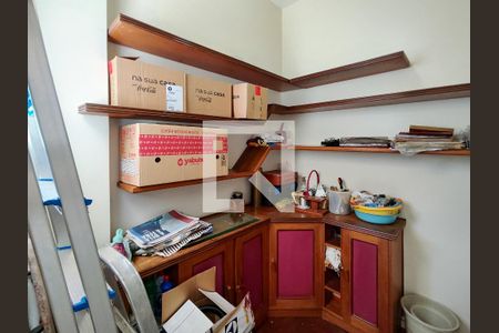 Apartamento à venda com 122m², 3 quartos e 2 vagas Apartamento à venda com 122m², 3 quartos e 2 vagasQuarto de Serviço