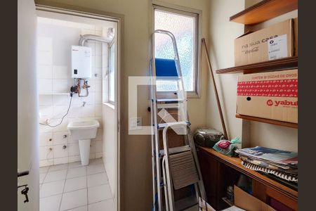 Apartamento à venda com 122m², 3 quartos e 2 vagas Apartamento à venda com 122m², 3 quartos e 2 vagasQuarto de Serviço