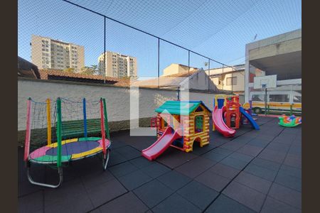 Apartamento à venda com 122m², 3 quartos e 2 vagas Apartamento à venda com 122m², 3 quartos e 2 vagasÁrea comum - Playground