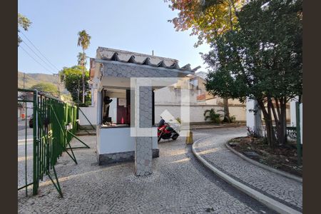 Apartamento à venda com 122m², 3 quartos e 2 vagas Apartamento à venda com 122m², 3 quartos e 2 vagasFachada e portaria