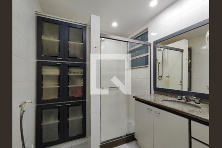 Apartamento à venda com 122m², 3 quartos e 2 vagas Apartamento à venda com 122m², 3 quartos e 2 vagasBanheiro da Suíte