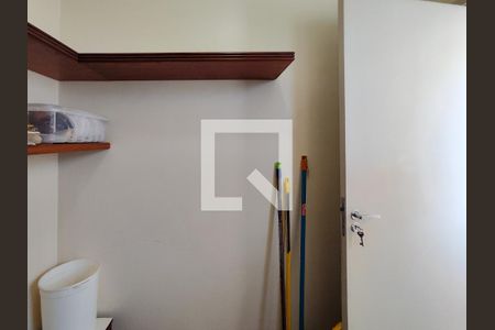 Apartamento à venda com 122m², 3 quartos e 2 vagas Apartamento à venda com 122m², 3 quartos e 2 vagasQuarto de Serviço