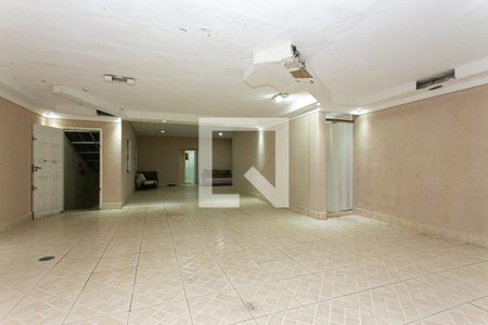 Casa à venda com 280m², 4 quartos e 5 vagas Casa à venda com 280m², 4 quartos e 5 vagasGaragem