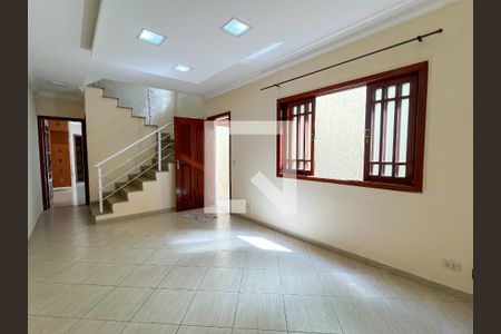 Casa à venda com 5 quartos, 220m² em Jardim Santo Elias, São Paulo