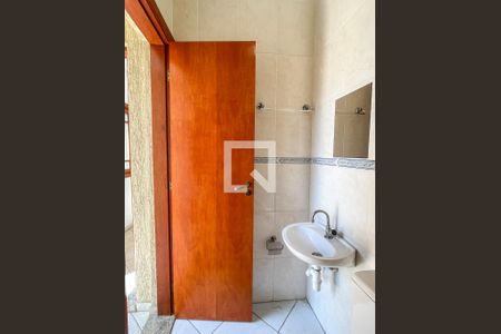 Banheiro Externo de casa à venda com 5 quartos, 220m² em Jardim Santo Elias, São Paulo
