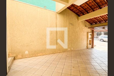Garagem de casa à venda com 5 quartos, 220m² em Jardim Santo Elias, São Paulo