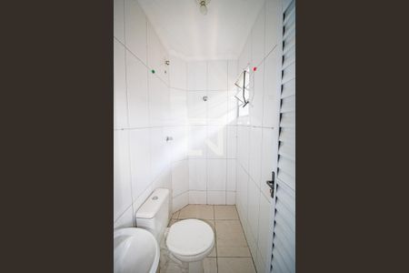 Banheiro de apartamento à venda com 2 quartos, 48m² em Vila Nivi, São Paulo