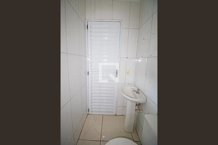 Banheiro de apartamento à venda com 2 quartos, 48m² em Vila Nivi, São Paulo
