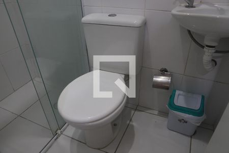 Banheiro de kitnet/studio para alugar com 0 quarto, 20m² em Vila Clementino, São Paulo