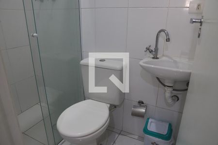Banheiro de kitnet/studio para alugar com 0 quarto, 20m² em Vila Clementino, São Paulo
