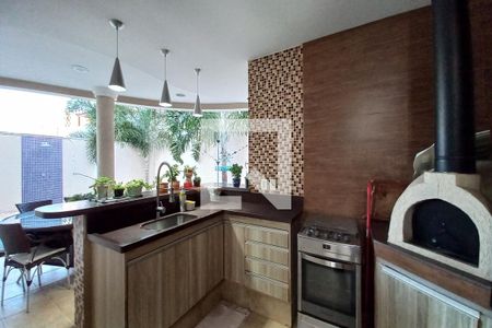 Casa de condomínio à venda com 450m², 4 quartos e 4 vagasÁrea comum - Churrasqueira