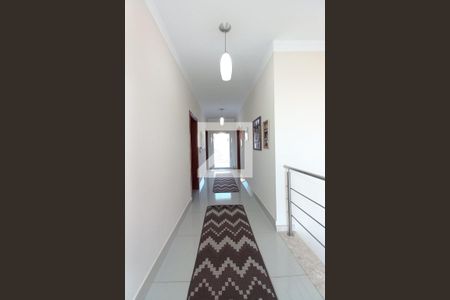 Casa de condomínio à venda com 450m², 4 quartos e 4 vagasCorredor 