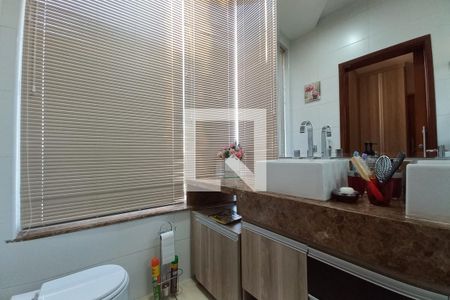 Casa de condomínio à venda com 450m², 4 quartos e 4 vagasBanheiro da Suíte 1