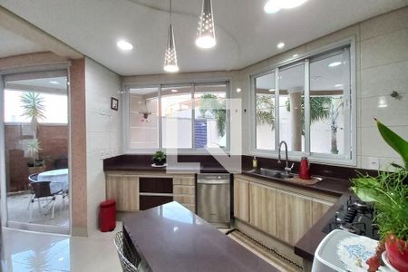 Casa de condomínio à venda com 450m², 4 quartos e 4 vagasCozinha 