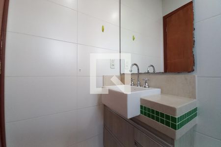 Casa de condomínio à venda com 450m², 4 quartos e 4 vagasBanheiro da Suíte 2