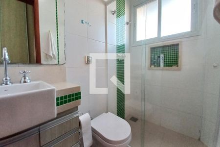 Casa de condomínio à venda com 450m², 4 quartos e 4 vagasBanheiro da Suíte 2