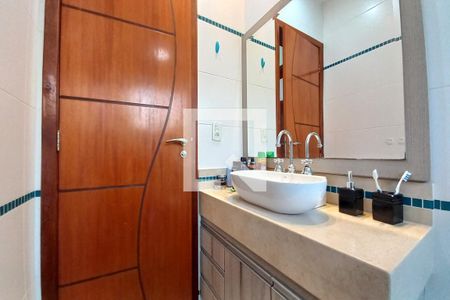 Casa de condomínio à venda com 450m², 4 quartos e 4 vagasBanheiro da Suíte 3