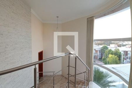 Casa de condomínio à venda com 450m², 4 quartos e 4 vagasEscada 