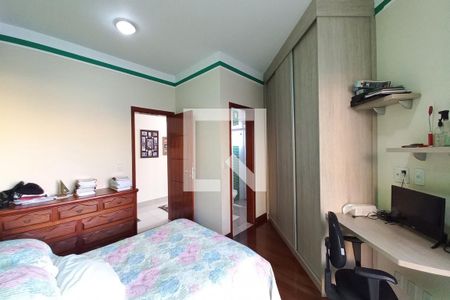 Casa de condomínio à venda com 450m², 4 quartos e 4 vagasQuarto 2 - Suíte