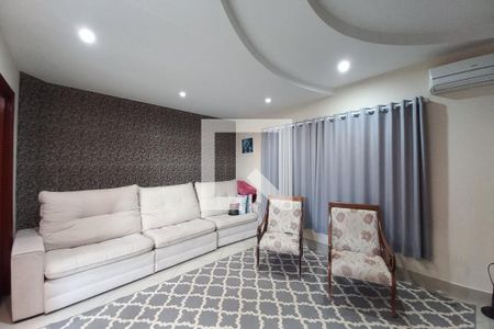 Casa de condomínio à venda com 450m², 4 quartos e 4 vagasSala de TV