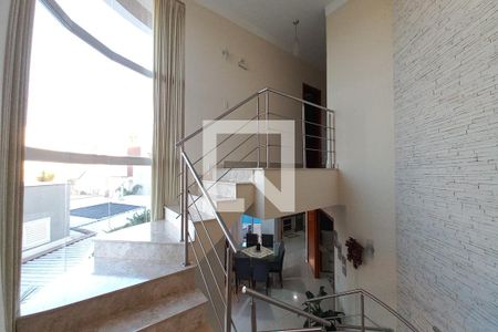 Casa de condomínio à venda com 450m², 4 quartos e 4 vagasEscada 