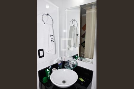 Apartamento à venda com 60m², 3 quartos e 1 vaga Apartamento à venda com 60m², 3 quartos e 1 vagaDetalhe - Banheiro Social