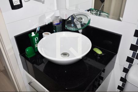 Apartamento à venda com 60m², 3 quartos e 1 vaga Apartamento à venda com 60m², 3 quartos e 1 vagaDetalhe - Banheiro Social