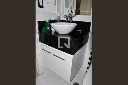 Apartamento à venda com 60m², 3 quartos e 1 vaga Apartamento à venda com 60m², 3 quartos e 1 vagaDetalhe - Banheiro Social