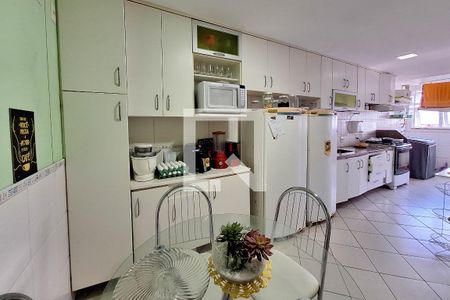 Apartamento à venda com 167m², 4 quartos e 2 vagas Apartamento à venda com 167m², 4 quartos e 2 vagasCozinha