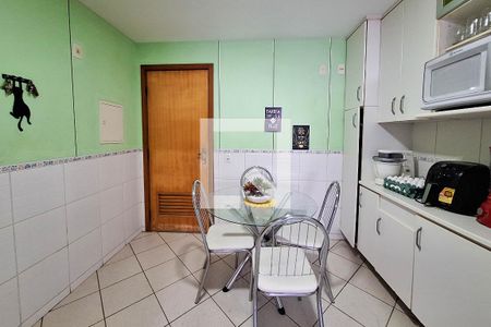Apartamento à venda com 167m², 4 quartos e 2 vagas Apartamento à venda com 167m², 4 quartos e 2 vagasCozinha