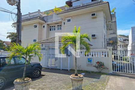 Apartamento à venda com 167m², 4 quartos e 2 vagas Apartamento à venda com 167m², 4 quartos e 2 vagasFachada