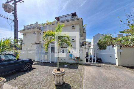 Apartamento à venda com 167m², 4 quartos e 2 vagas Apartamento à venda com 167m², 4 quartos e 2 vagasFachada