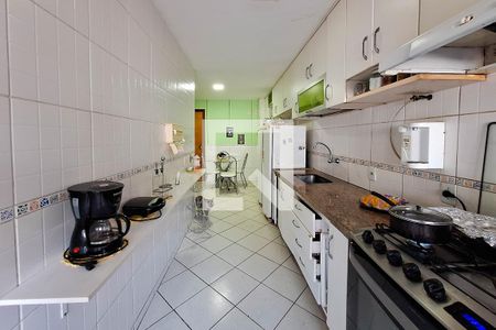 Apartamento à venda com 167m², 4 quartos e 2 vagas Apartamento à venda com 167m², 4 quartos e 2 vagasCozinha