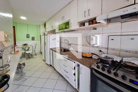Apartamento à venda com 167m², 4 quartos e 2 vagas Apartamento à venda com 167m², 4 quartos e 2 vagasCozinha