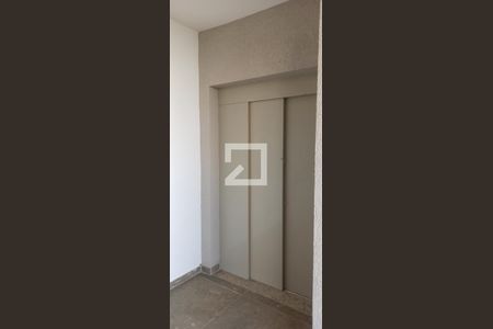 Apartamento à venda com 53m², 2 quartos e 1 vaga Apartamento à venda com 53m², 2 quartos e 1 vagaElevador