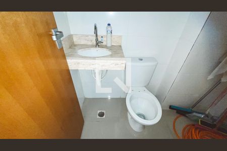 Casa de condomínio à venda com 53m², 2 quartos e 1 vagaBanheiro da Suíte