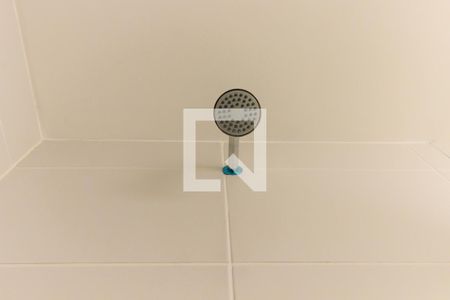 Banheiro de kitnet/studio para alugar com 1 quarto, 28m² em Chácara Seis de Outubro, São Paulo