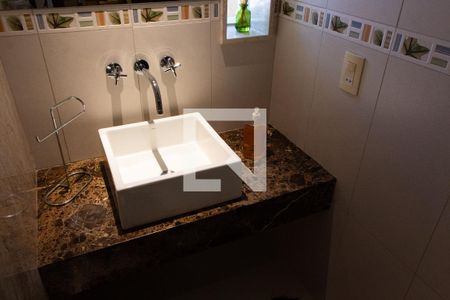 Casa de condomínio à venda com 704m², 4 quartos e 4 vagasBANHEIRO SOCIAL