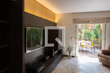 Casa de condomínio à venda com 704m², 4 quartos e 4 vagasSALA DE TV PISO SUPERIOR