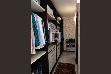 Casa de condomínio à venda com 704m², 4 quartos e 4 vagasCLOSET DA SUITE MASTER