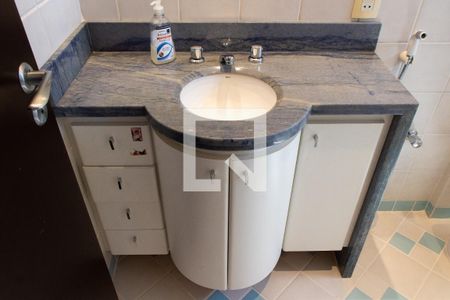 Casa de condomínio à venda com 704m², 4 quartos e 4 vagasBANHEIR DA SUITE 2