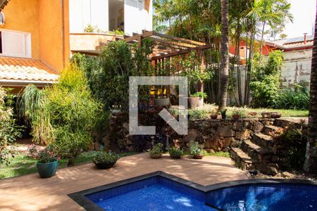 Casa de condomínio à venda com 704m², 4 quartos e 4 vagasÁREA EXTERNA FUNDOS