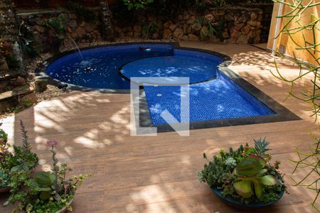 Casa de condomínio à venda com 704m², 4 quartos e 4 vagasÁREA EXTERNA FUNDOS