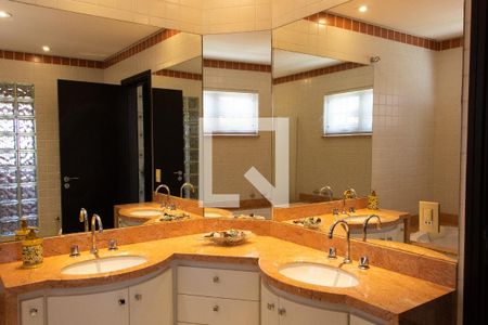 Casa de condomínio à venda com 704m², 4 quartos e 4 vagasBANHEIRO DA SUITE MASTER