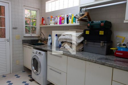 Casa de condomínio à venda com 704m², 4 quartos e 4 vagasÁREA DE SERVIÇO