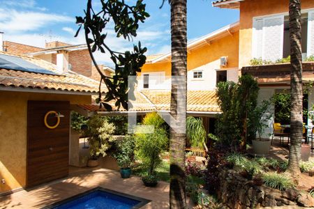 Casa de condomínio à venda com 704m², 4 quartos e 4 vagasÁREA EXTERNA FUNDOS