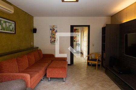 Casa de condomínio à venda com 704m², 4 quartos e 4 vagasSALA DE TV PISO SUPERIOR