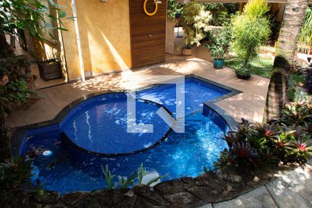 Casa de condomínio à venda com 704m², 4 quartos e 4 vagasÁREA EXTERNA FUNDOS